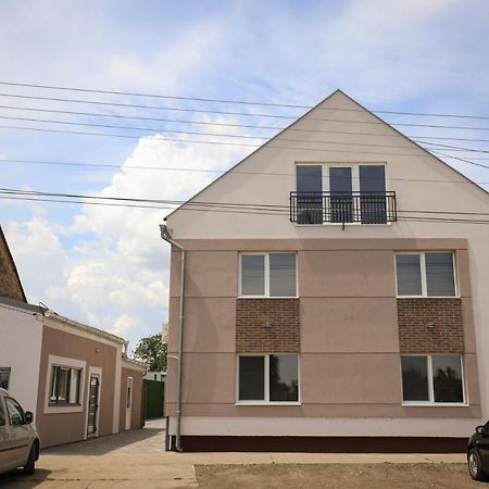 Domacin Komsijska Gostiona Zrenjanin Esterno foto
