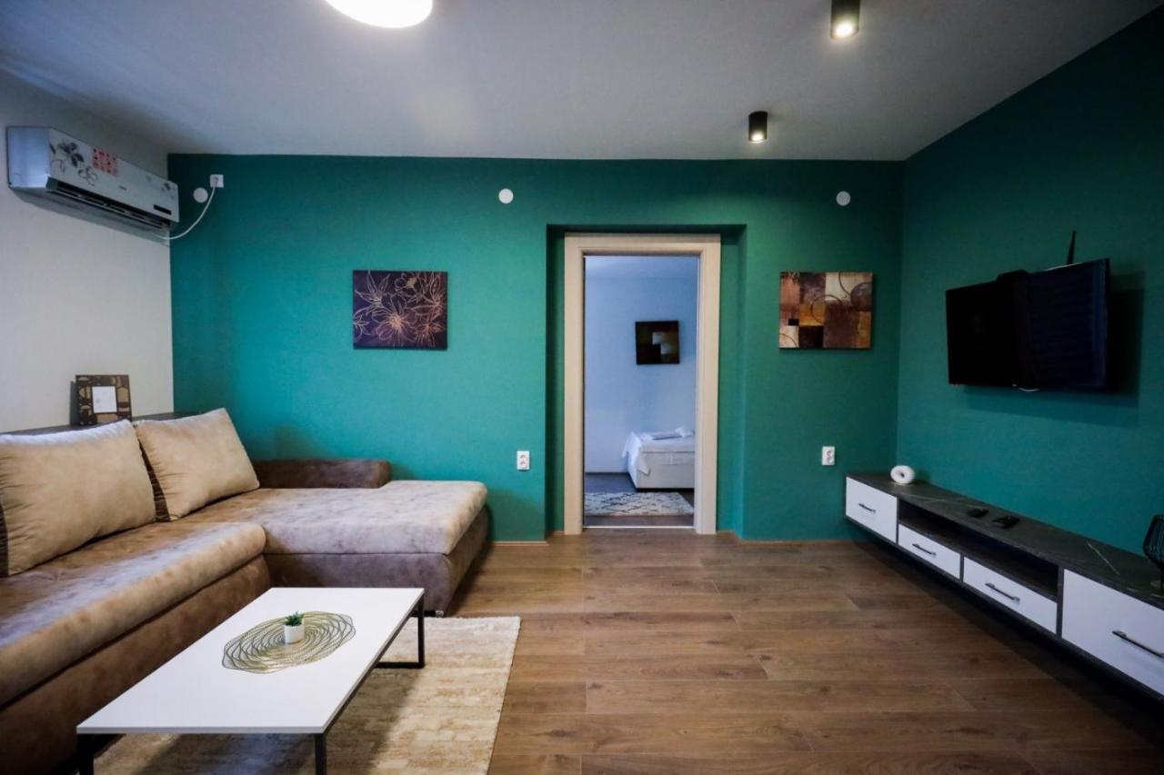 Domacin Komsijska Gostiona Zrenjanin Esterno foto