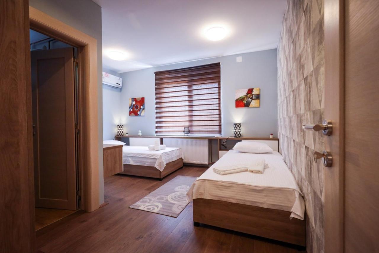 Domacin Komsijska Gostiona Zrenjanin Esterno foto